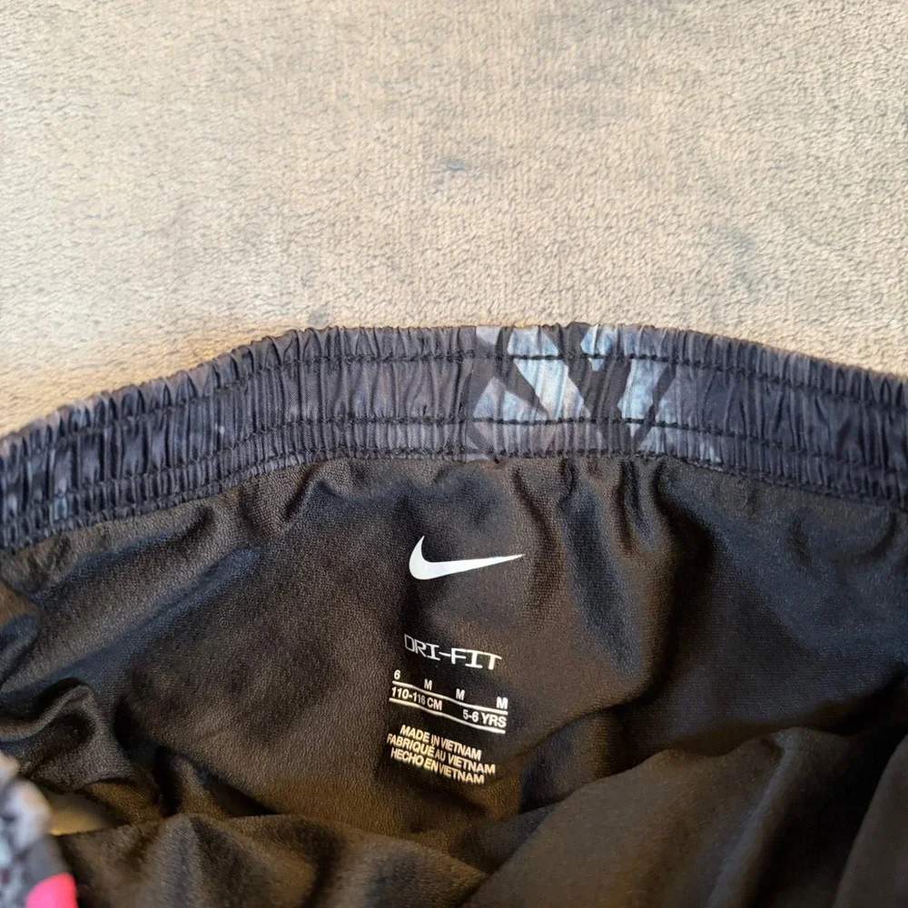 Nike‎ Dri Fit Shorts Girls Medium 5-6 Years Black Gray Pink Geometric Athletic